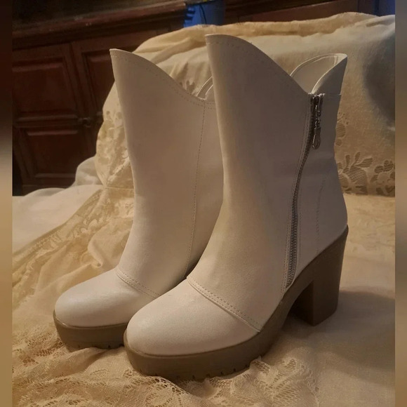 Journee Collection Womens Tru Comfort Foam Jaquie Bootie - Picture 2 of 7